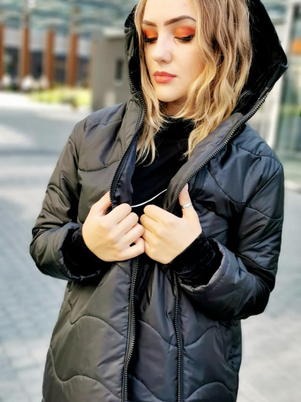 Juoda striukė su užtrauktuku